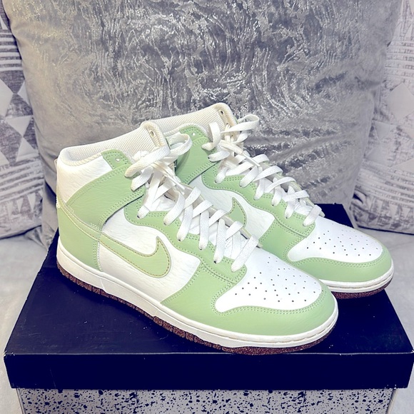 Men’s size 10 Nike shoes - Picture 1 of 6